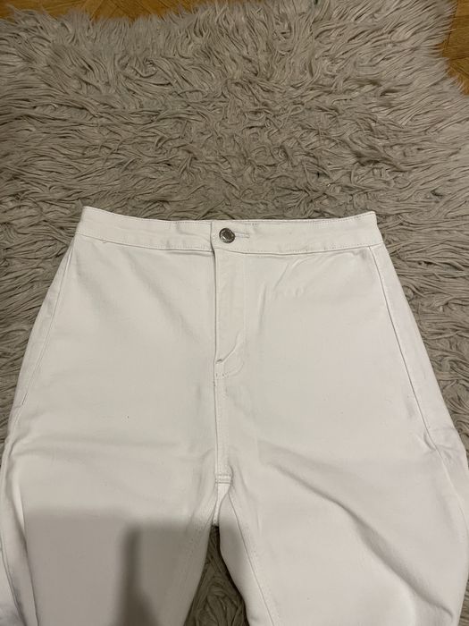 Białe spodnie jeansowe skinny