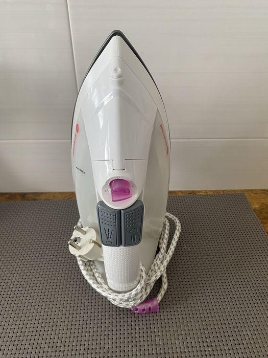 Ferro de engomar a vapor Singer SNG 4.22