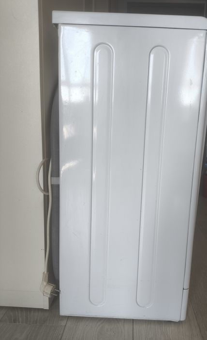 Продам Стиралку Indesit IWSC61051 рабочая