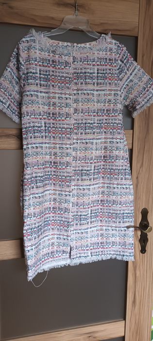 Śliczna sukienka Modern rozm. 42
