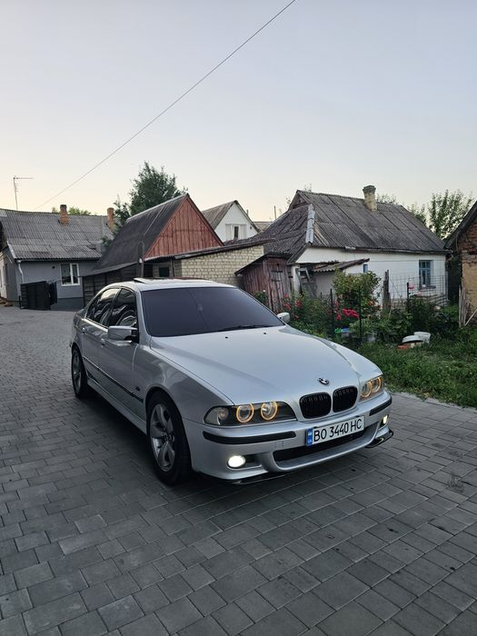 продам е 39 м 57 2002 рік