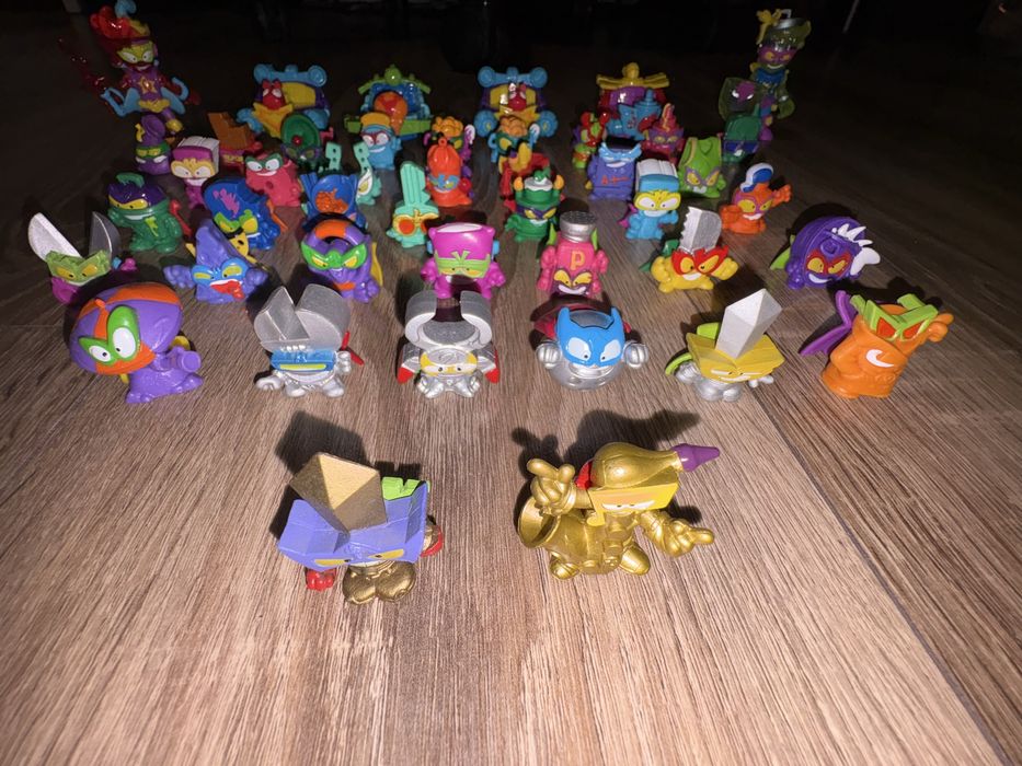 SuperThings – zestaw 45 figurek + pojazdy