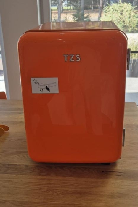 Lodówka FIRST AUSTRIA Orange 40 L