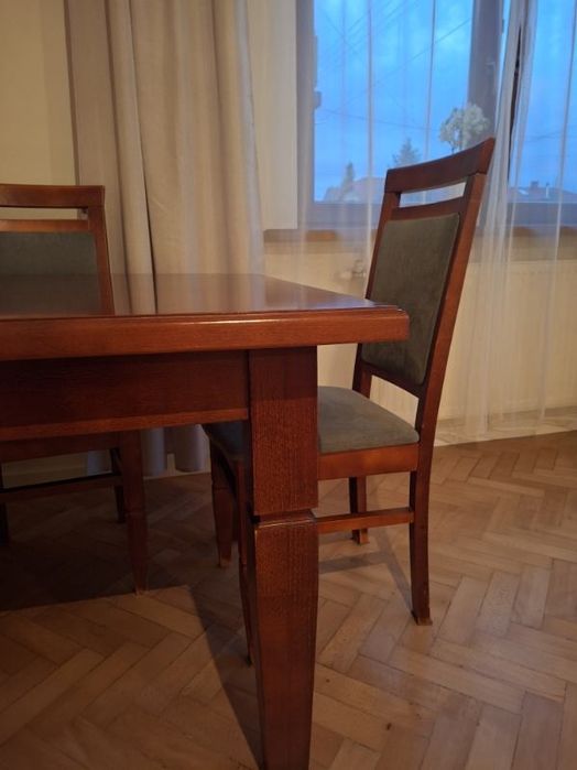 Sprzedam stół do rodzinnych uroczystości