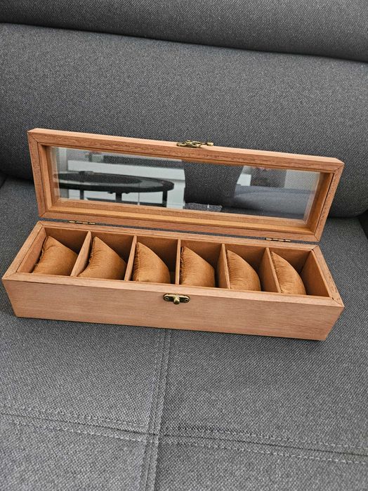 Drewniana szkatułka pudełko ekspozytor do zegarków biżuterii prezent