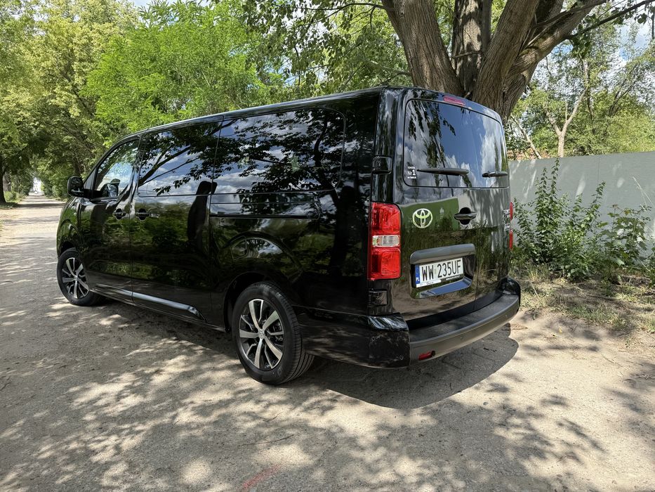 Wynajem busa osobiwego wypożyczalnia proace zafira trafic