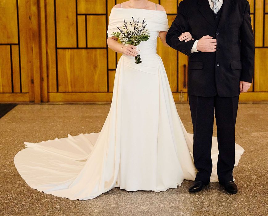 Suknia ślubna jedwabna satyna odpinany tren na pasku bolerko