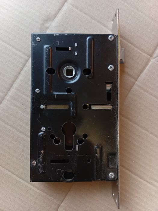 Продам врезной замок на китайськую дверь.