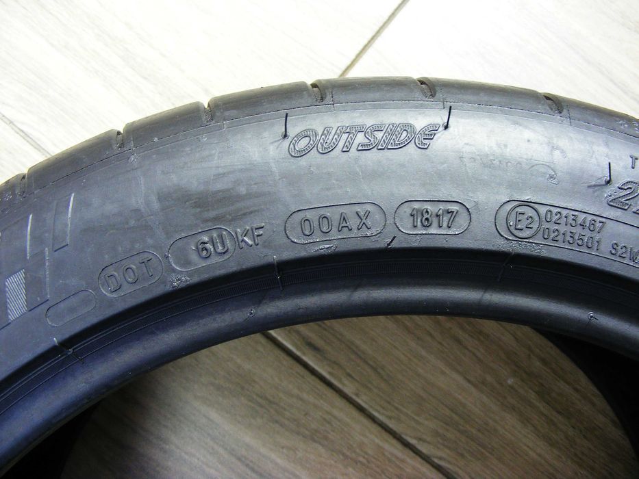 Літня гума 295/35/19 -2 шт.Michelin Pilot Super Sport.
