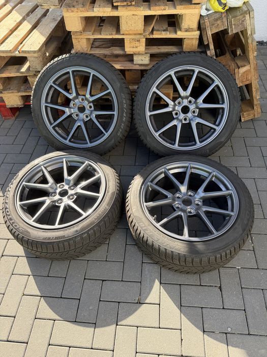 Диски колеса 18 R18 5 114,3 235 45 Pirelli зима  Тесла Tesla модель Model 3