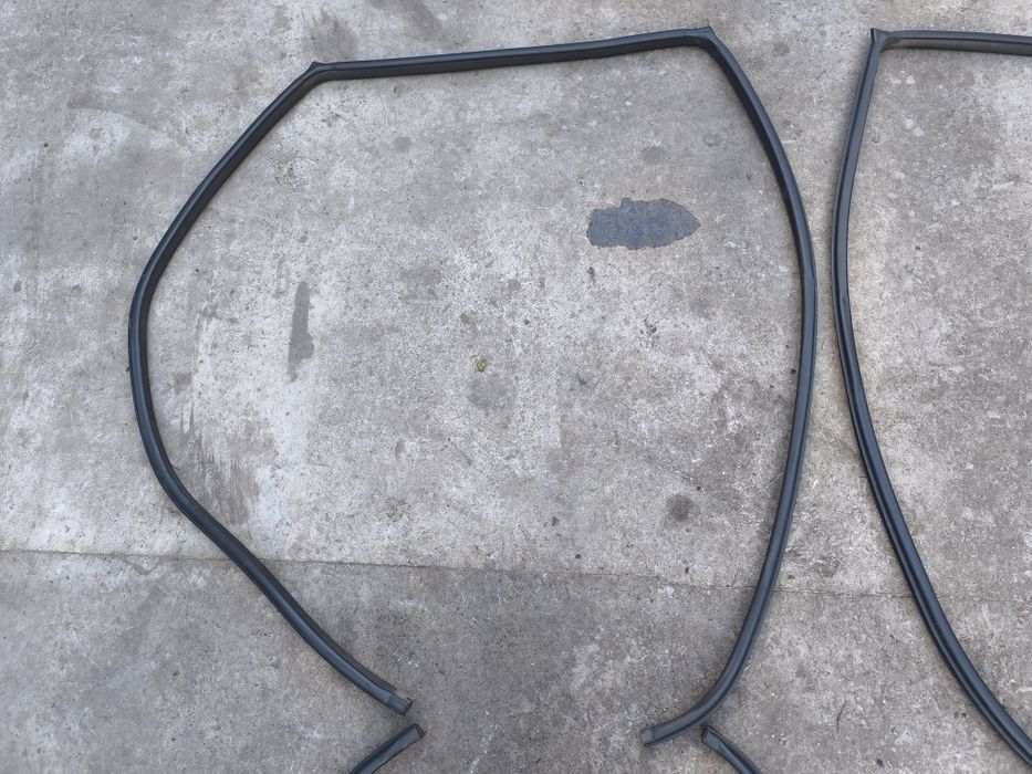 Продам уплотнители дверей на nissan x-trail t30