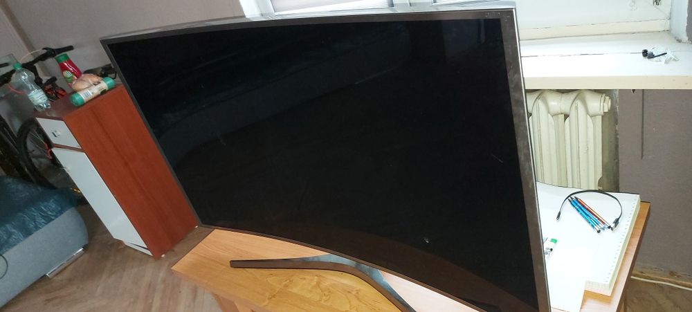 Telewizory Samsung -  48 cali z zakrzywionym ekranem, model UE48JS9000