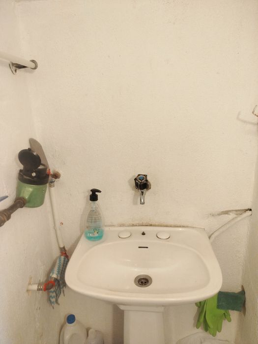 Loja na Av. 5 de Outubro com água incluída– Localização Premium