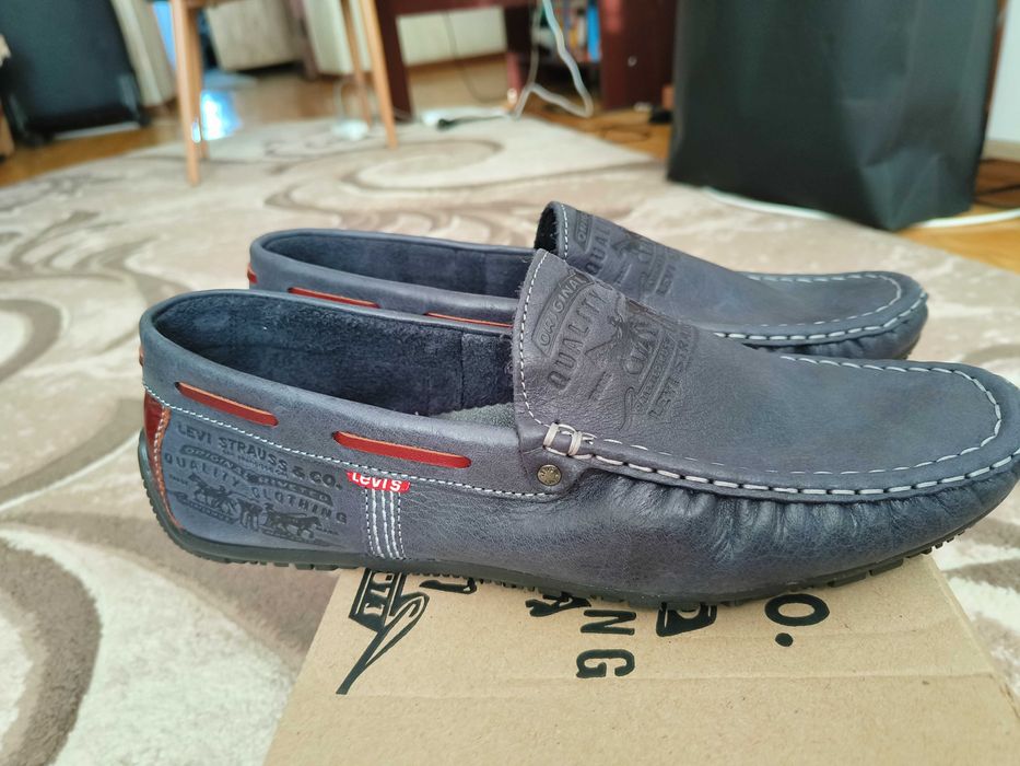 Продам нові мокасини з натуральної шкіри Levi's