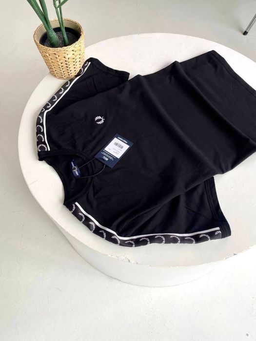 Футболка на лампасах Fred Perry