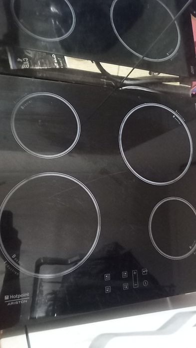 Placa de indução Hotpoint Ariston modelo KIB 644 C E