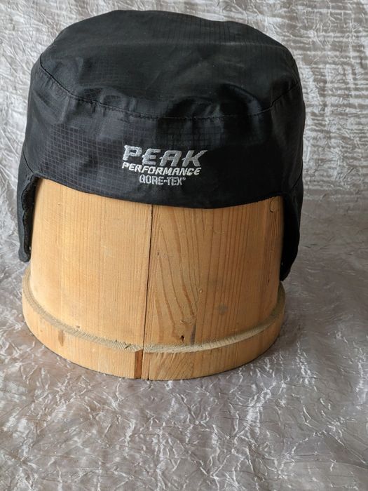Шапка Peak Performance

GORE-TEX