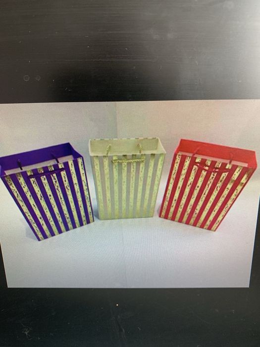 Бумажные разные картонные