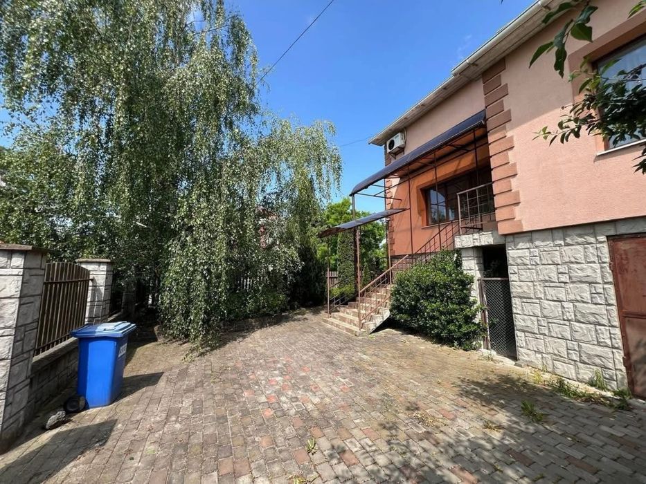 Просторий будинок в Ужгороді