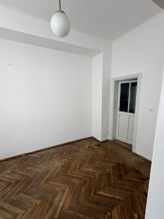 Продаж окремого будинку в центрі міста з можливістю добудови, 3 кімнати, горище, підвал, власний двір
