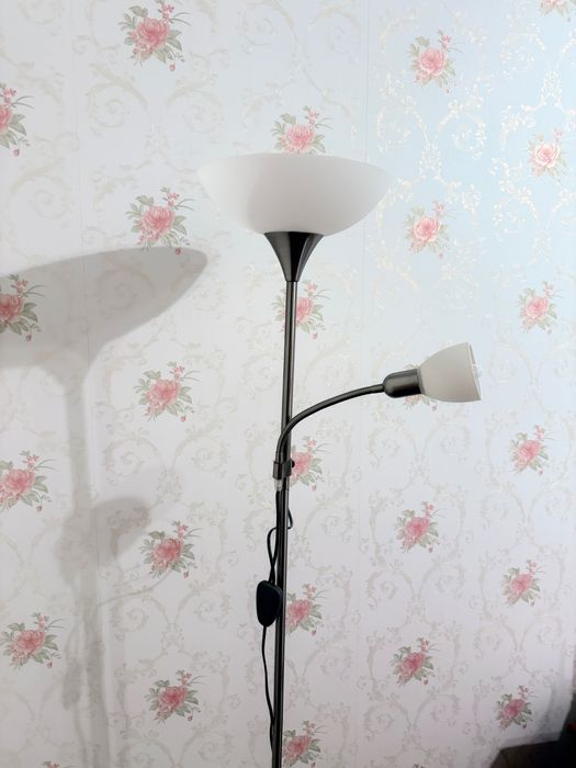 Candeeiro de Pe alto em ótimo estado