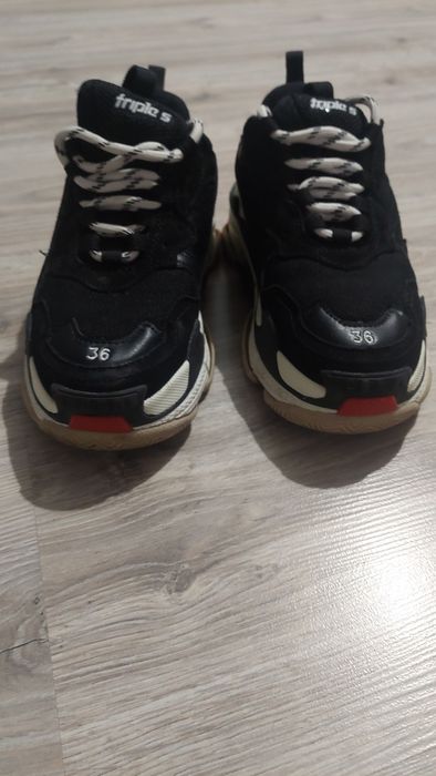 Buty sportowe damskie