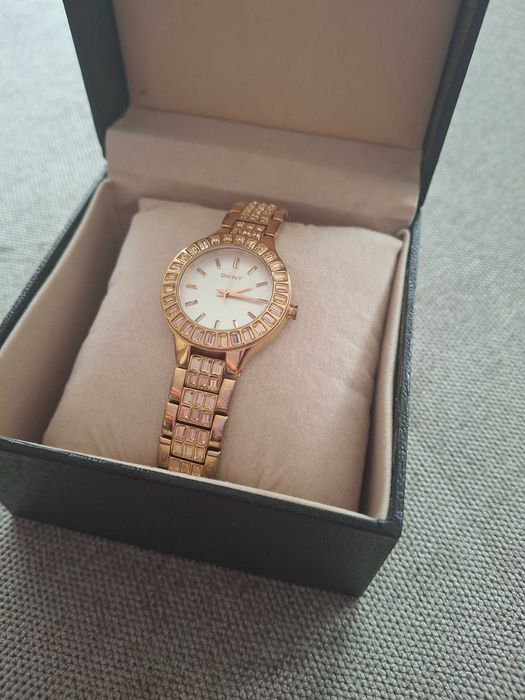 Жіночий наручний годинник DKNY