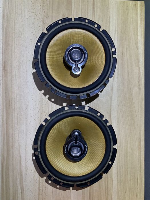 Glosniki samochodowe Pioneer TS-E1796 (2 sztuki, 17 cm, 220W max, 4Ω)