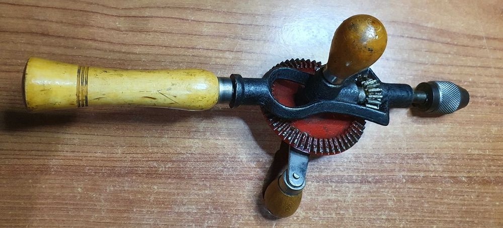 Furadeira Manual Vintage