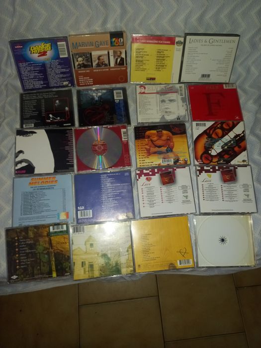 Vários cd's de vários tipos de música