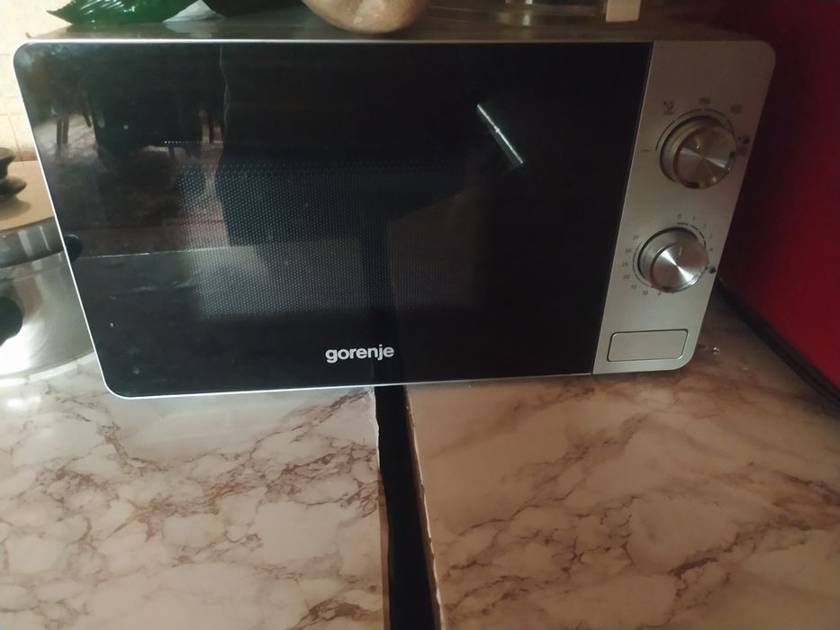 Продам мікрохвильову піч, майже нова!