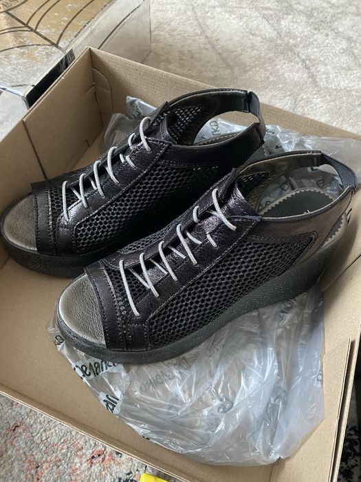 Босоніжки на платформі