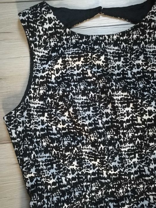 Elegancka sukienka na podszewce H&M 38/40 jak nowa