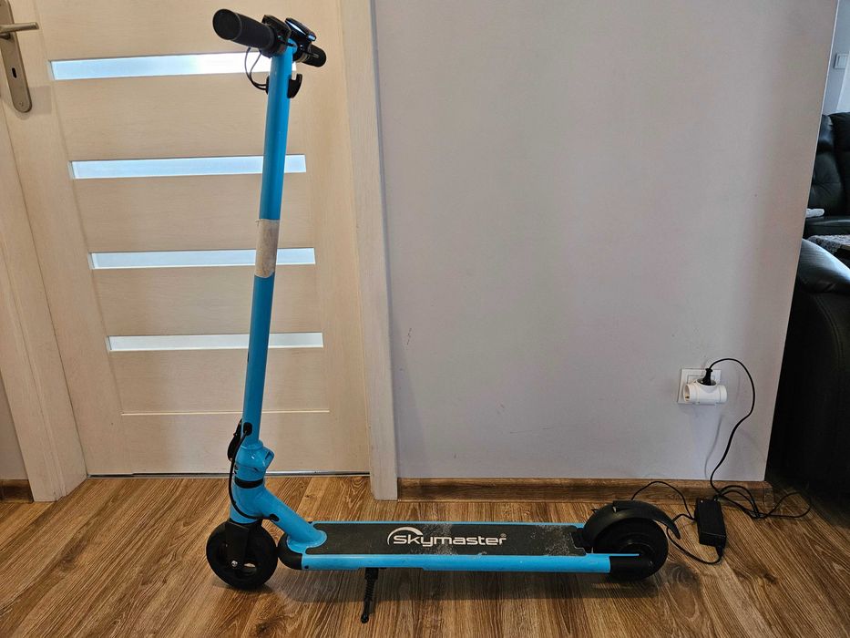 Hulajnoga elektryczna SKYMASTER Loonar 12km 250W 6" Niebieska