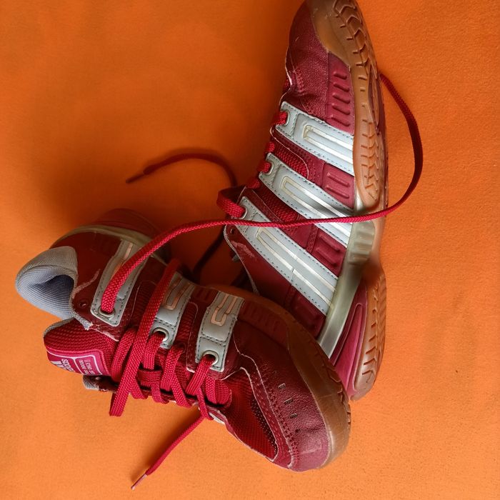 Adidas STABIL , buty halówki. Rozmiar 38-39 . Wkładka 24,5 cm.