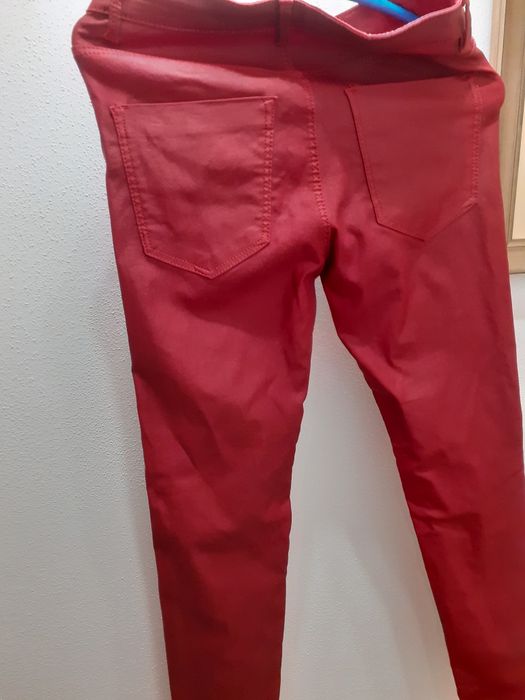 Calças vermelhas ecopele