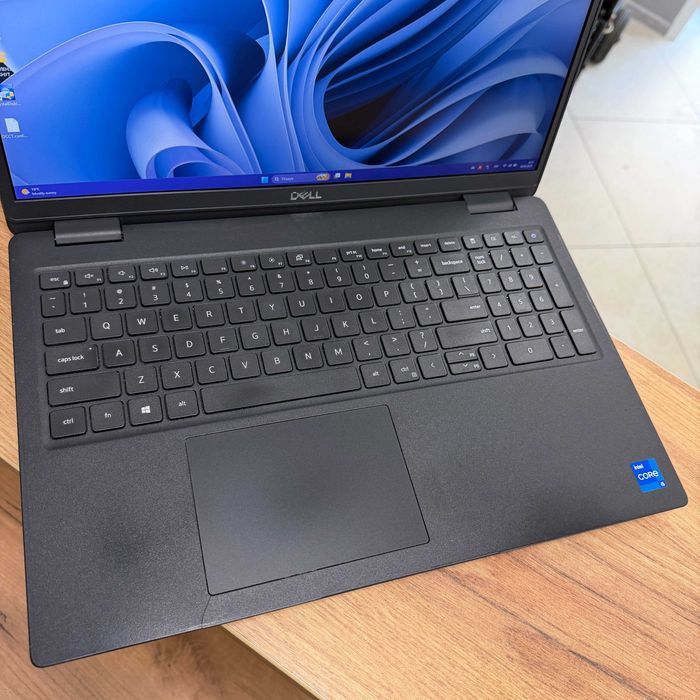 Ноутбук Dell Latitude 3520 - 15.6" FullHD/ Intel Core i5 1135G7 8 потоків/ Intel Iris Xe/ 8 GB/ 128 GB NVME SSD/ NO Webcam and Microfon
