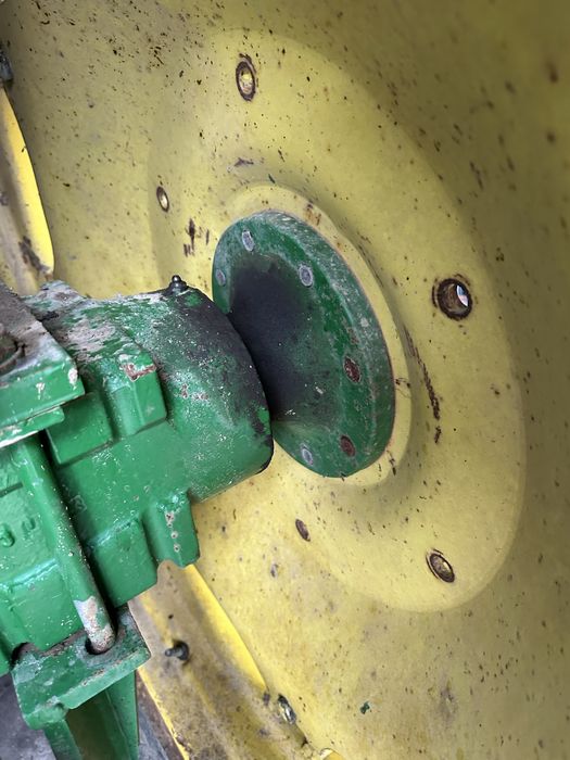 Трактор John Deere 3140