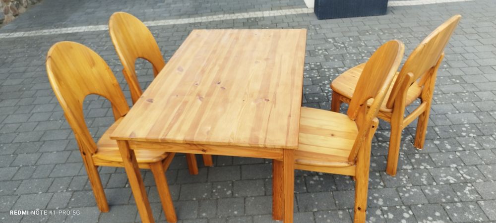 Stół drewniany Ikea + cztery krzesła