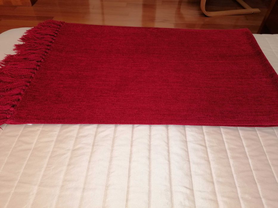 Manta de veludo vermelha decorativa