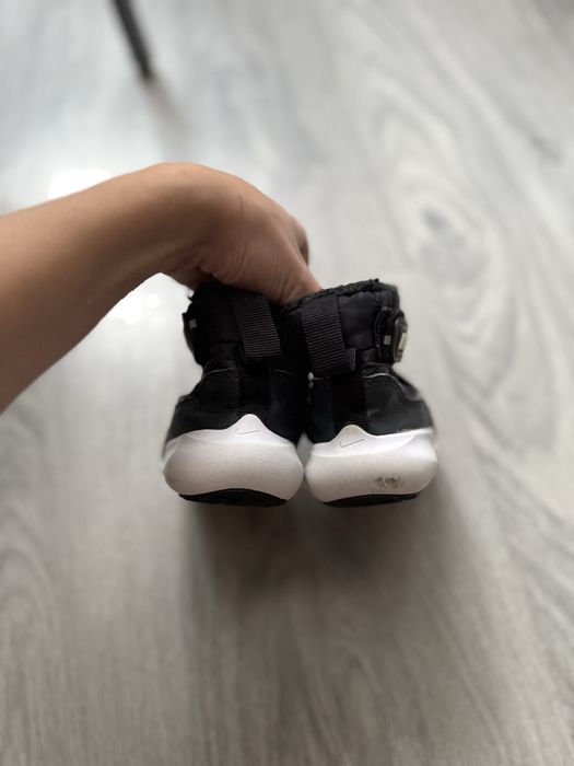 Продам зимове взуття на хлопчика Nike