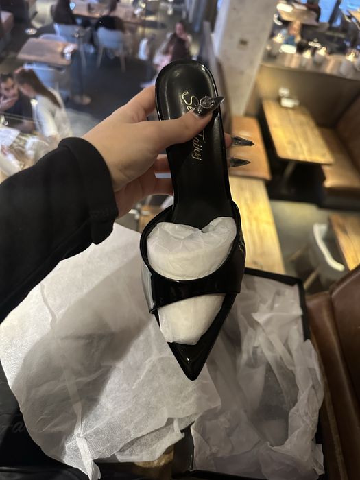 мюлі чорні лакові