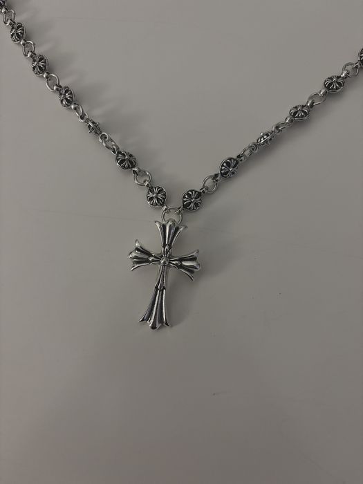Naszyjnik w stylu chrome hearts