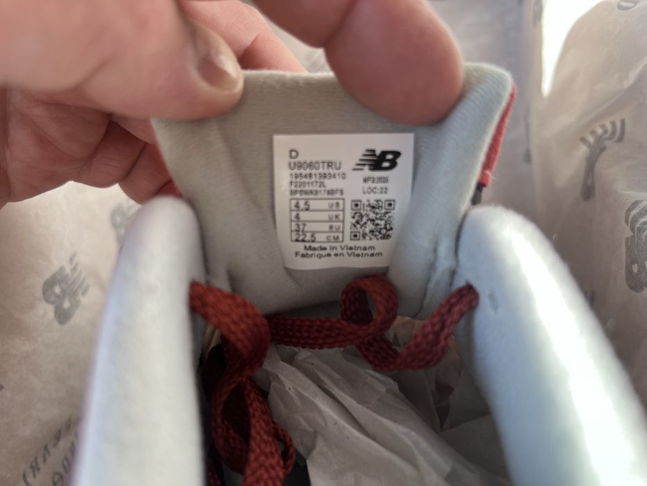 Кросівки жіночі New Balance 9060 Cherry Blossom Pack Mineral Red