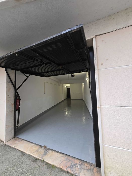 Garagem Fechada (Box)  – c/ WC Privativo, eletricidade e água