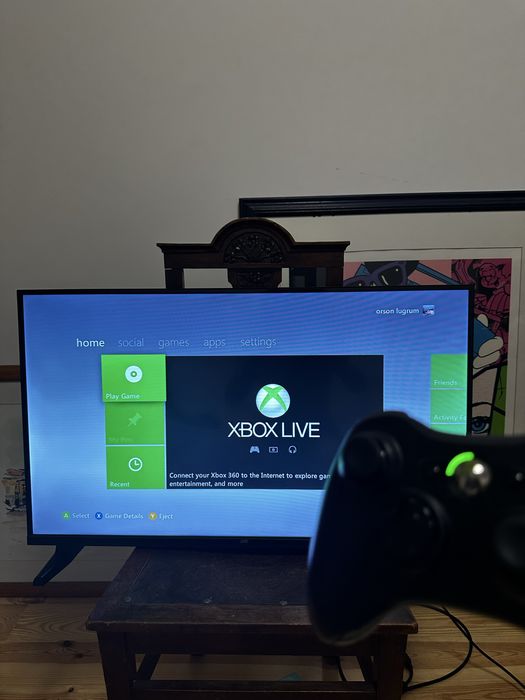 Xbox 360 Elite HDD 250GB  Desbloqueada + 2 Comandos Originais e Jogos
