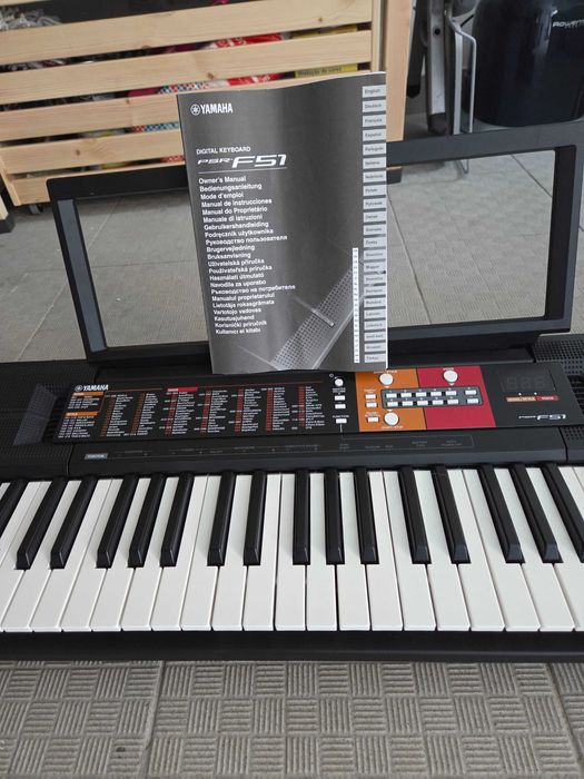 Órgão Yamaha F51 como novo