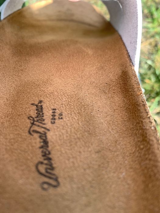 Шкіряні зручні шльопанці.