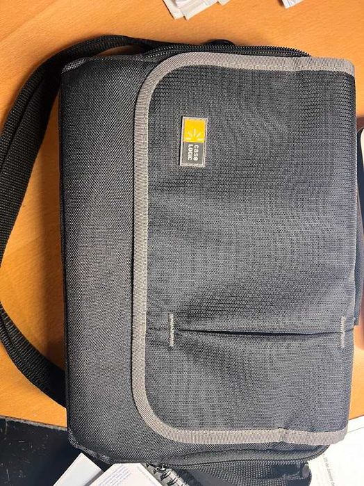 Leitor CD/DVD portátil Sony + Case Logic 7-9" DVD