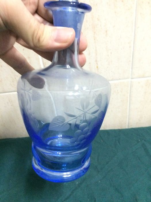 Garrafa Antiga em Vidro Colorido Soprado e Trabalhado
